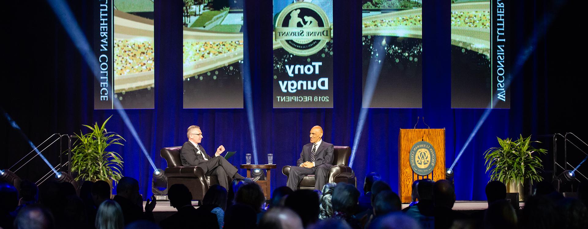 Tony Dungy Receives Divine Servant Award